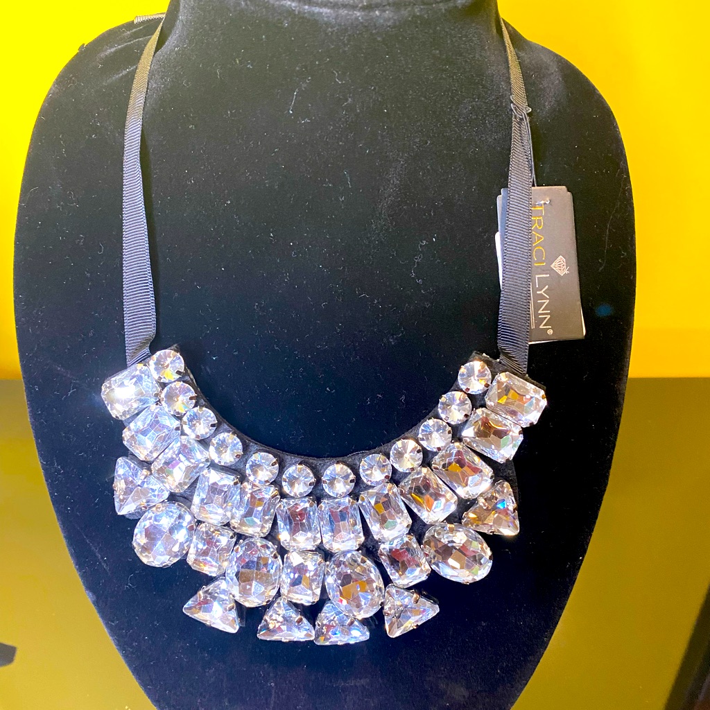 Traci Lynn - Bejeweled Adjustable Necklace 25$